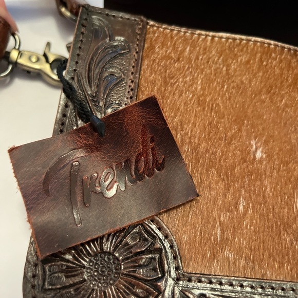 Genuine Leather Cross Body Bag - Picture 5 of 6